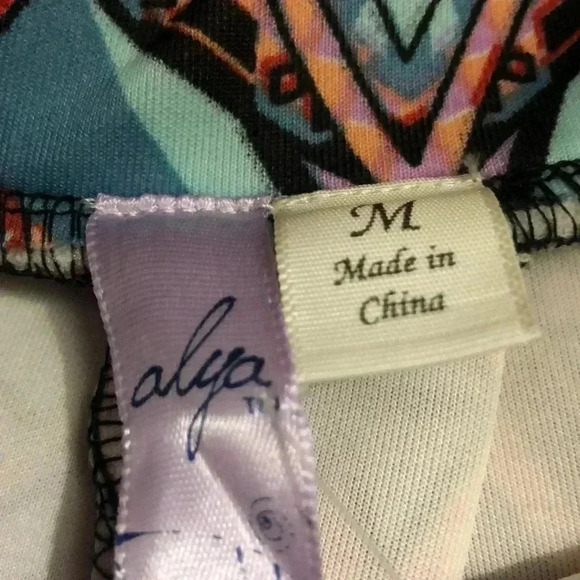 🆕 Francesca’s Alya Multi Color Geometric Print Pleated Skater Skir M🆕 - Picture 5 of 6